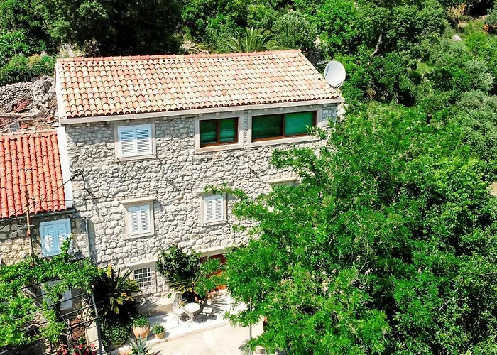 Sunny Villa, With Pool, Bbq, View, Parking