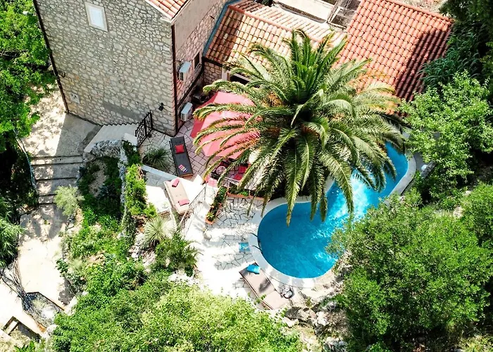 Sunny Villa, With Pool, Bbq, View, Parking