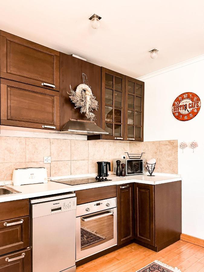 Sunny Villa, With Pool, Bbq, View, Parking